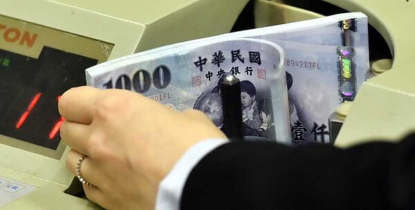 無論如何,在貨幣理論上,升息乃抑制通膨最為全面、有效之藥方。圖/中時報資料照片