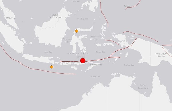 根據美國地質調查局，印尼14日上午11點20分發生規模7.3強震，當局也已經發布海嘯警報。截自推特