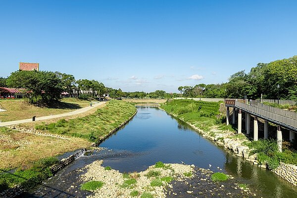 老街溪治理工程推進至兩鐵通勤段,高速公路至芝和橋段預計111年1月開工。圖/桃園市政府提供