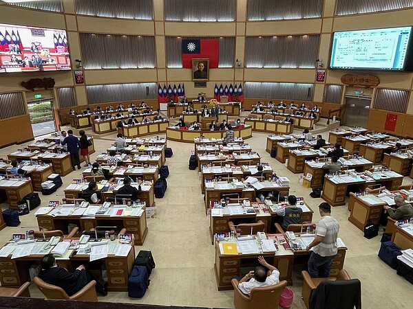 新北議會審議預算,黨團協商通過第三胎生育補助,由2萬提升至3萬,經大會議決通過。聯合報系資料圖