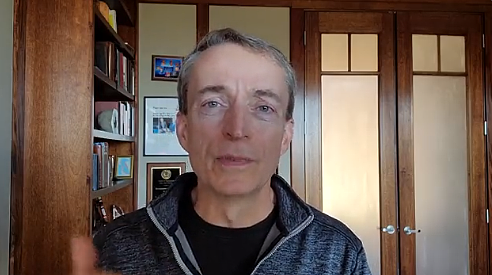 英特爾執行長季辛格(Pat Gelsinger)13日訪台,並拜訪台積電,他錄製影片大讚台積電成就了不起。圖/翻攝自個人推特