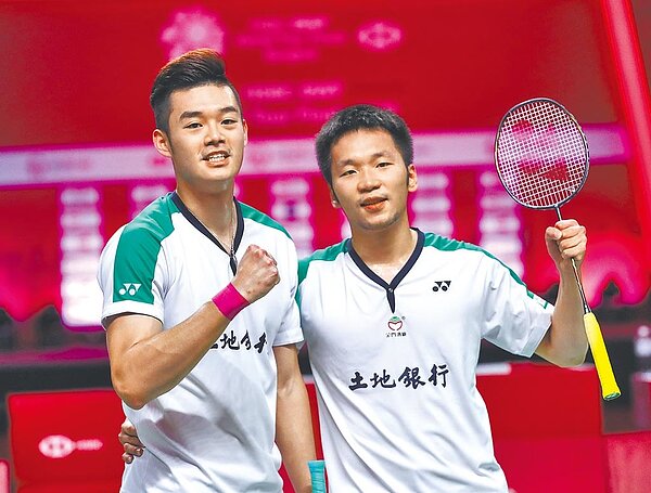 「麟洋配」王齊麟/李洋(右)寫下台灣男雙在羽球年終賽最佳成績。圖/Badminton Photo提供