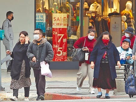 台經院院長張建一認為，明年疫情狀況好轉的話，消費會是推升經濟最重要的力量。（本報資料照片）