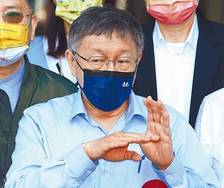 台北市長柯文哲16日表示，現在防疫旅館比醫院危險，已下令對防疫旅館人員造冊，全部要打第3劑。（陳君瑋攝）