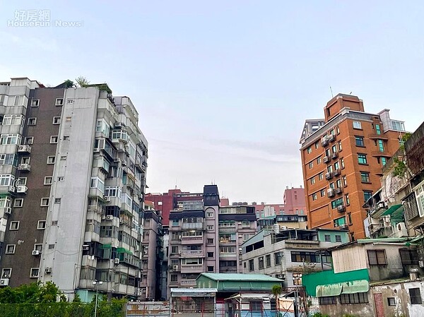 出價高於實登「每坪差了9萬」 親友笑他傻…網見細節逆風力挺 民眾在購買中古屋前,多半都會考量日後「打掉重練」的費用。圖中建物與本新聞無關。示意圖/好房網News記者呂詠柔攝