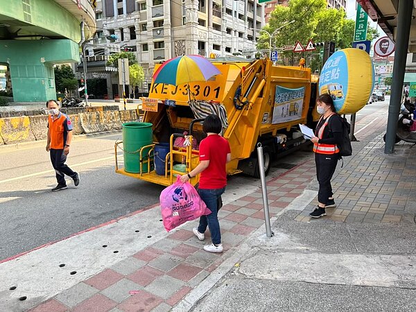 農曆春節即將到來,環保局籲請民眾提前開始除舊布新大掃除。圖/新北市府提供