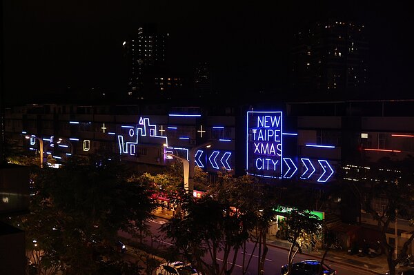 老屋拉皮後首次點燈。圖/新北城鄉局提供