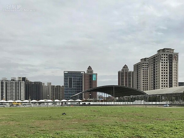 桃園市在「房貸負擔率」及「房價所得比」皆為六都最低。圖為青埔特區。圖/好房網News記者呂詠柔攝