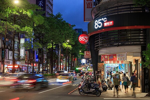 「詠大賞」坐擁捷運頂溪站超蛋黃生活圈機能,從基地走路到頂溪捷運站只要5分鐘。圖/大賞建設提供