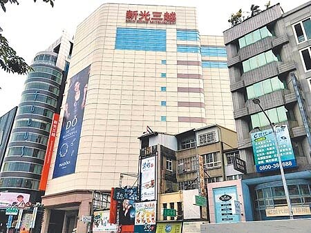 
新光三越百貨中山店以公告土地現值每坪111萬元，第五度蟬聯台南市「地王」。（本報資料照片）
