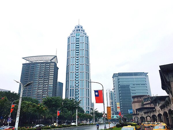 板信商業銀行雙子星總部大樓連13年蟬聯「新北地王」。圖／新北地政局提供