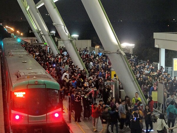 高捷公司接獲恐嚇信,留言聲稱要在台鐵新左營站「放炸彈」。圖/高捷公司提供