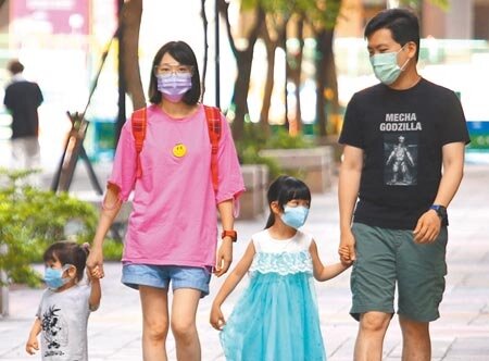 勞動部最新調查顯示,請領育嬰留職停薪的女性勞工,3年後的投保薪資約有1成5呈現下降。(圖非新聞事件人物∕本報資料照片)