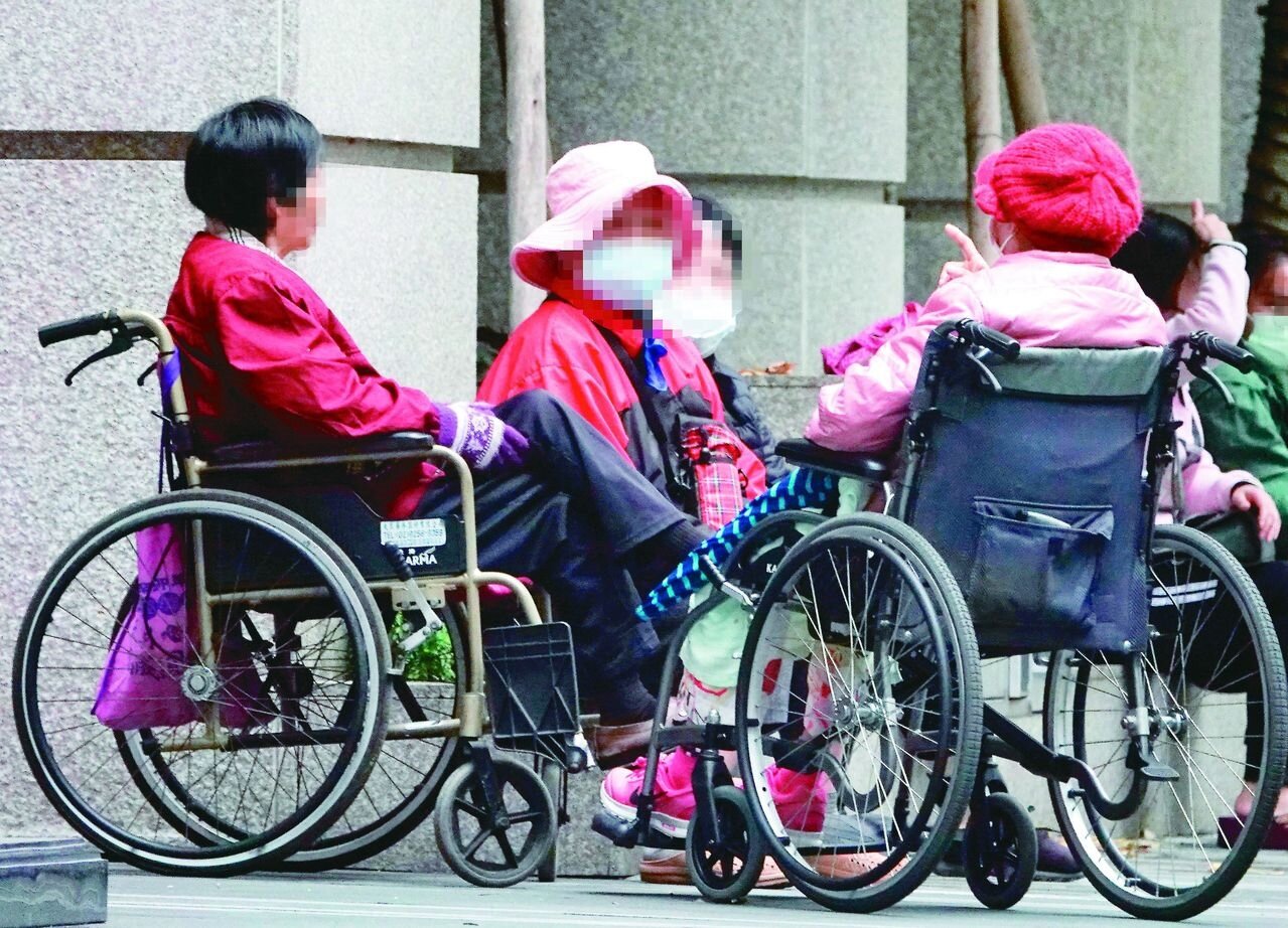 社家署公布「身障輔具費用補助辦法修正草案」,遭民團、業者批評與使用現況脫節,「根本亂修」。記者葉信菉/攝影