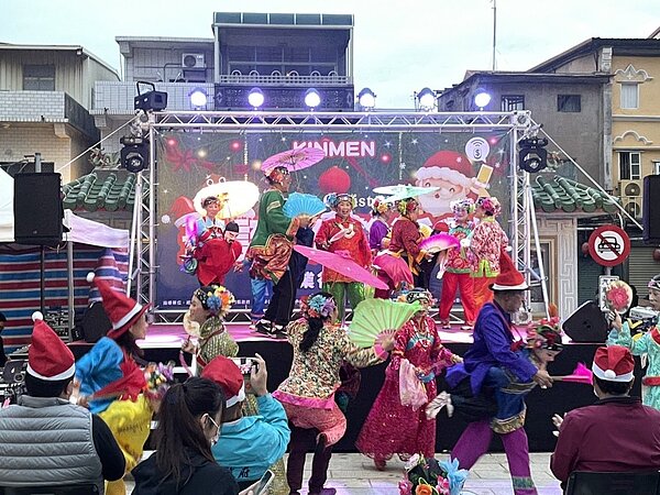 金門縣金城鎮後浦小鎮,特別在聖誕節假期,舉辦一連3天的行銷市集,現場相當熱鬧。圖/讀者提供