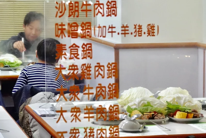 行政院「物價聯合稽查小組」上周正式展開實地稽查,首波稽查對象以餐飲業為主,要求業者說明具體漲價原因、品項、漲幅、供應商名單及提供相關佐證資料。圖/記者林伯東攝影