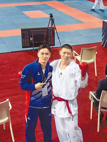 中華隊這次在空手道亞錦賽勇奪1銀3銅的好成績，代表團原本應是歡喜返國，沒想到卻因多達11人確診而讓喜事變調。圖為吳峻維勇奪2021年亞錦賽男子84公斤級銅牌。圖／取自中華民國空手道協會粉專