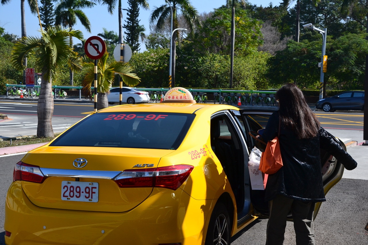 台南市計程車費率下月27日起調漲，部分司機認為漲幅不大，雖不滿意但勉強接受。記者鄭惠仁／攝影 