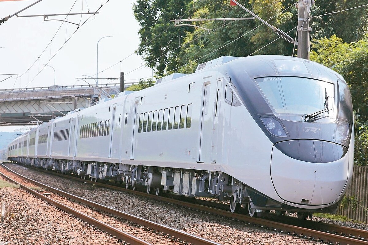 台鐵EMU3000城際列車29日上線營運。圖／台鐵局提供