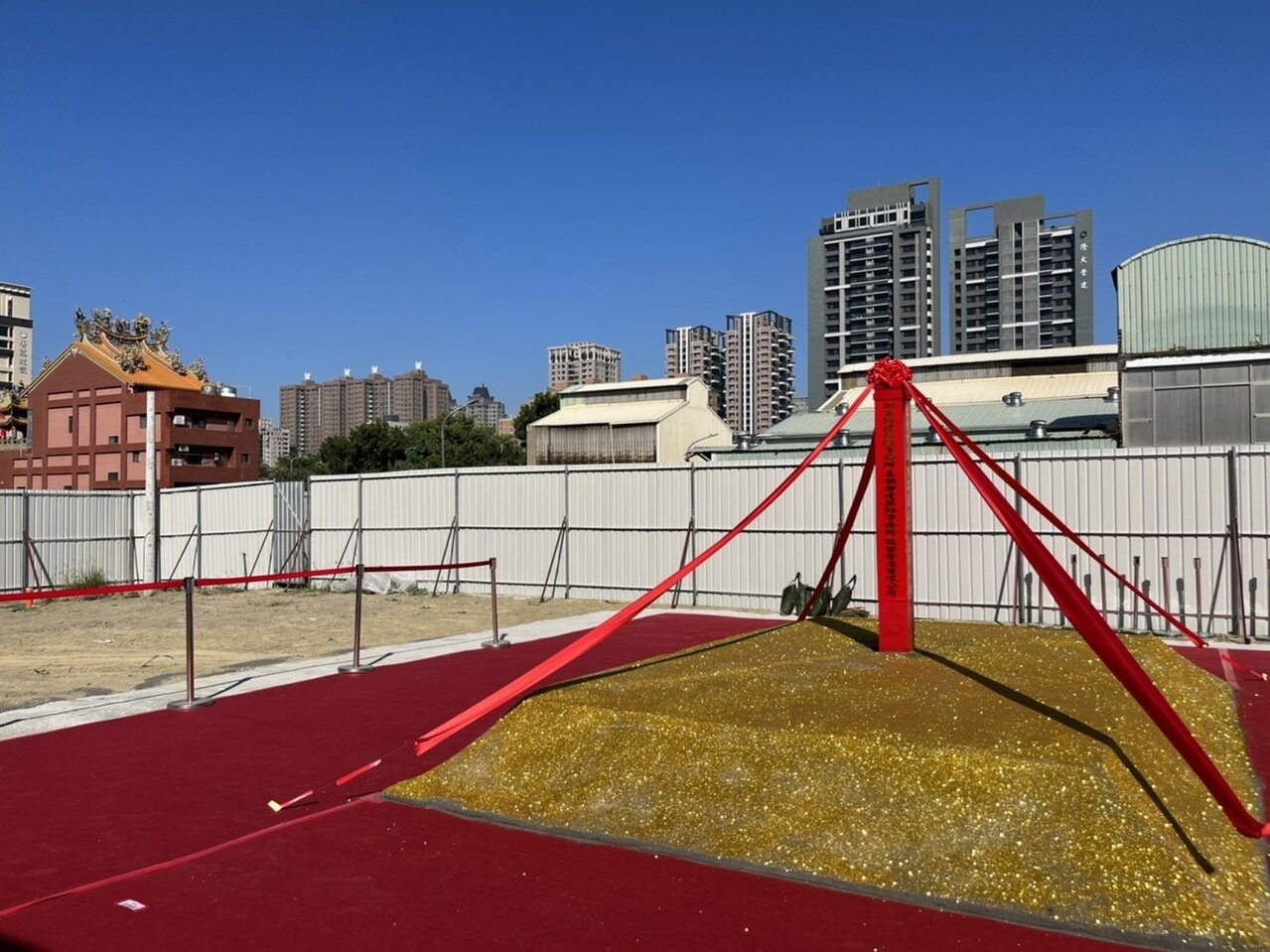 高雄市三民區新都社宅鄰近美術館、愛河等黃金地段,周邊已有不少建案。記者林巧璉/攝影