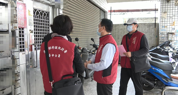 台中市陳姓女子從2016年開始,拒絕繳罰單、停車費,欠款26萬餘元,行政執行署在22日通知她要查封陳女剛繼承2周的房產,陳女就在今天將欠款繳清。圖/行政執行署台中分署提供