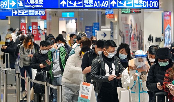 中央流行疫情指揮中心昨公布國內新增24例新冠肺炎境外移入確定病例,創下今年歷史新高。記者鄭超文/攝影