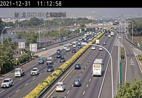 今上午1時20分於國1南向259.4公里處、9時52分國3南向378.8公里處及10時51分國1南向335公里處曾發生事故。圖為國1南向335公里處／公路總局提供
