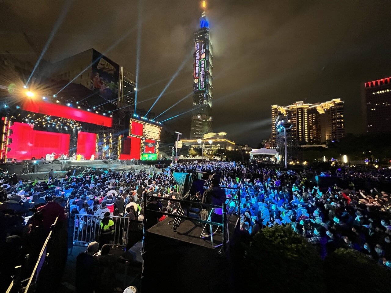 根據台北捷運統計,截至今晚8點,捷運全線總運量約135.4萬人次,較今年11月到12月周六平均運量減少約2萬。記者鍾維軒/攝影