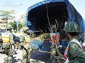 軍民一家　空軍499聯隊協助清理公園