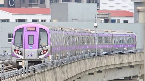 即日起,年滿65歲、持有各縣市居留證的外籍長者,搭乘機場捷運均享單程票半價。圖/聯合資料照