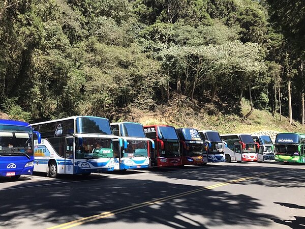 15年以上遊覽車延壽計畫延期到2022年1月上路。圖/聯合報資料照片