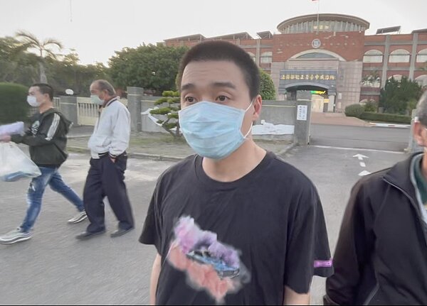 電競好手劉偉建(Toyz)涉嫌販售大麻菸彈,經所方評估後,無吸毒傾向,昨日獲釋。圖/記者陳宏睿攝影