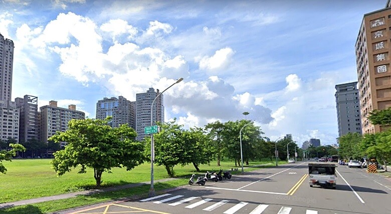 擁有高雄「富人區」之稱的鼓山區美術館特區、農16特區,房價開價頗高,因生活環境及機能優,不少中北部客群、投資客到高雄購屋,多會都指名這2區域。圖/google map