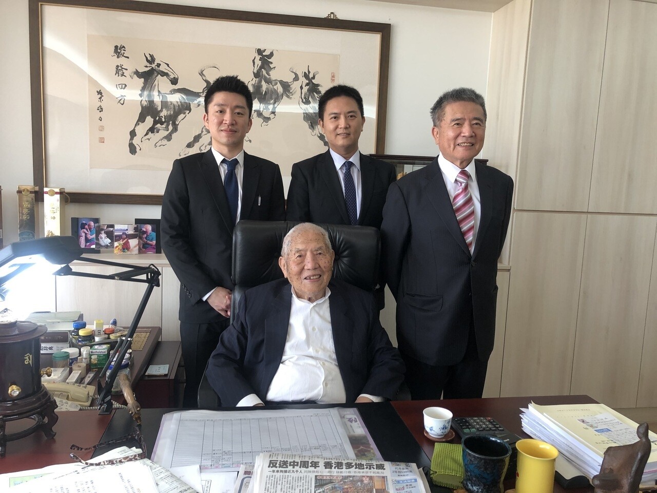 豐興鋼鐵傳承第三代接班，創辦人林文貴(中)辭世，享耆壽98歲。記者林政鋒攝影 