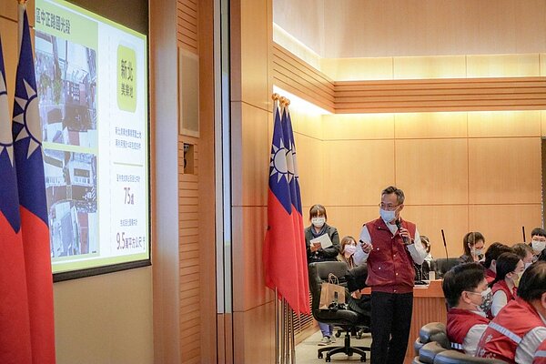 工務局長詹榮鋒於今市政會議專案報告,統整新北市長侯友宜上任以來3年來建設成果。圖/新北工務局提供