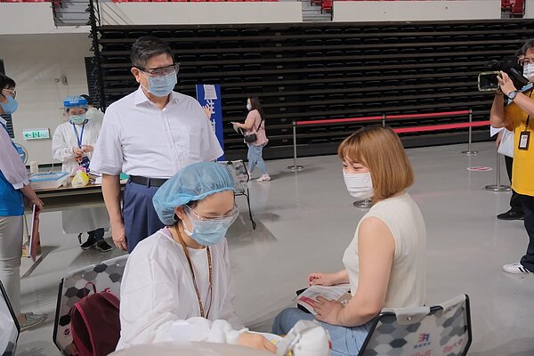 新竹縣府將在1月8日於竹北、竹東地區安排隨到隨打,並提供超商禮券200元。圖/新竹縣政府提供