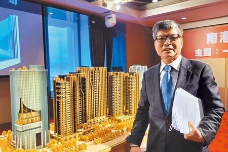 南港輪胎榮譽董事長林學圃驚傳辭世。圖為林學圃去年11月親自主持法說會。(本報資料照片)