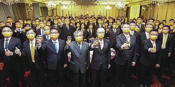 永慶房產集團「2021菁英會午宴」,來自全台房仲菁英歡慶永慶加盟事業20周年。圖/永慶房產集團提供