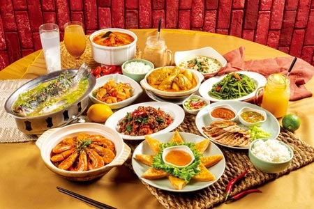 瓦城泰統集團泰式、中式年菜外帶預購開跑，標榜菜色是根據消費者回饋與喜好設計搭配的經典菜色組合。圖∕瓦城泰統集團
