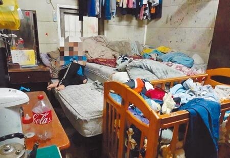 單從照片畫面，林小妹處境確實令人不捨，但當地民眾表示，他們老家其實有錢，只是老爺爺與林父處得不好，對此縣府社勞處表示，將前往訪視確認。(吳建輝攝)