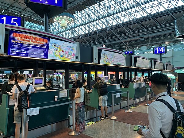 去(2021)年在全球疫情籠罩下,各國仍實施嚴格境管,桃園機場公司推估去年進出旅客量將不足百萬,寫下桃園機場1979年2月開場以來的歷史最低量。記者楊文琪/攝影
