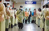 專責病房2天塞滿　醫建議速設輕症園區