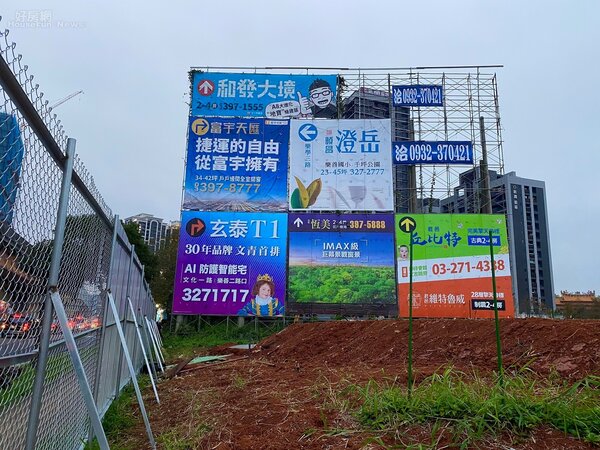 林口A7重劃區預售案場看板(2022/1/9)。 好房網News記者楊欽亮 /攝影