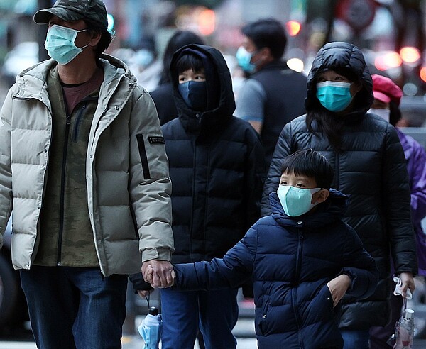 中央氣象局表示，周二有冷空氣南下，強度直逼強烈大陸冷氣團、全台有感。聯合報系資料照