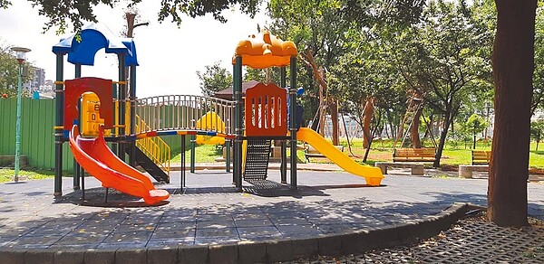 桃園市楊梅區四維兒童公園被選作該區旗艦遊戲場,市府邀請居民、兒童參與工作坊提出規畫設計想法。(工務局提供/呂筱蟬桃園傳真)
