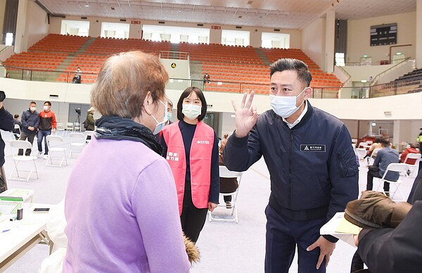 竹市明加開稅務局疫苗站打莫德納。圖／新竹市衛生局提供