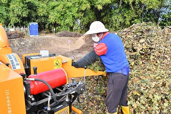 「抑制冬季濁水溪揚塵示範計畫」除了解決葡萄藤問題,更可以將大城鄉揚塵的問題一併解決。圖/彰化縣政府提供