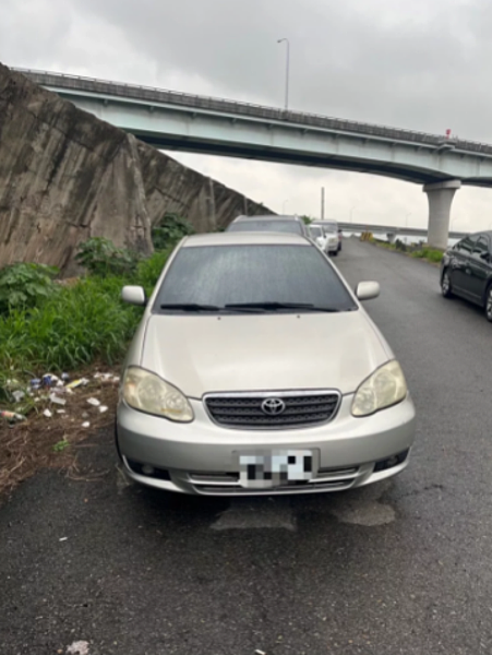 劉男疑似天冷誘發疾病陳屍車內。圖/記者曾伯愷翻攝