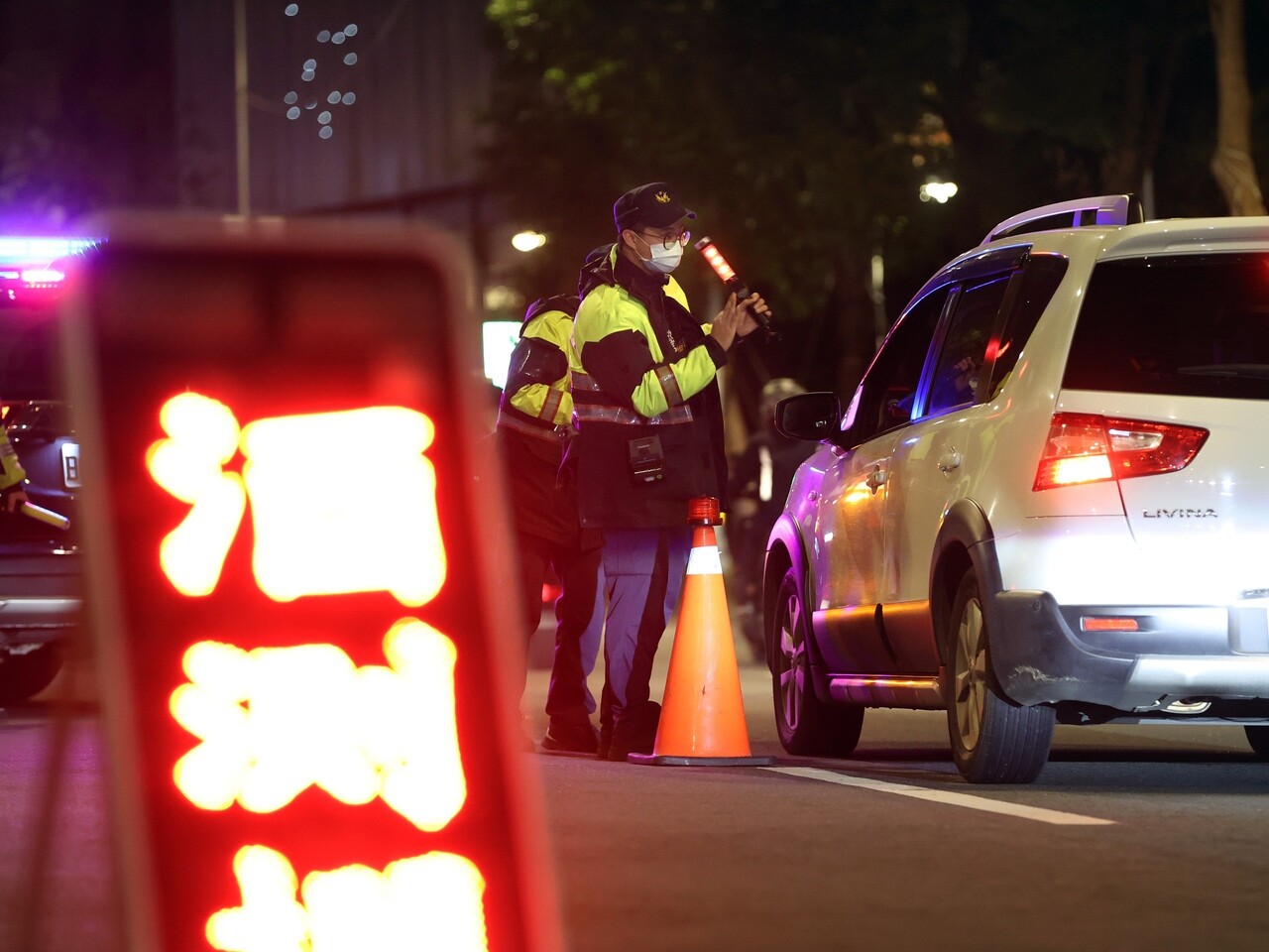 酒駕頻傳引發社會關注，除了立法院昨初審通過加重酒駕相關罰則，因年關將近，警方也加強查緝酒駕。記者林澔一／攝影 