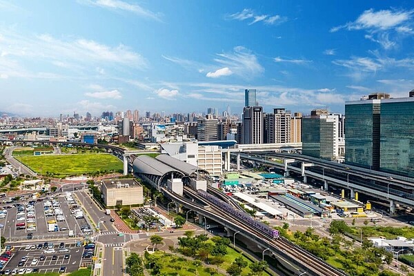 新莊副都心擁有機場捷運、國道1號以及64、65與台1線快速道路等交通優勢,近期成為大台北最重要的CBD之一。圖/聯合報